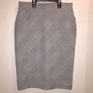 Liz Claiborne Houndstooth Pencil Skirt🖤🤍
